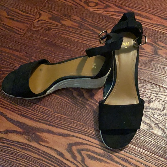 Suede wedges with ankle strap. Size 39 from HM. - Picture 2 of 5